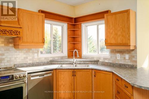 1914 Webster Boulevard, Innisfil, ON - Indoor Photo Showing Kitchen With Double Sink