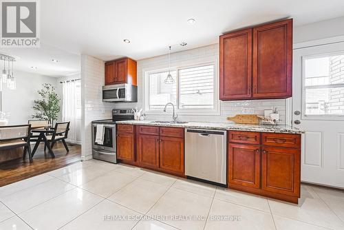 30 Alto Drive, Hamilton, ON - Indoor Photo Showing Kitchen