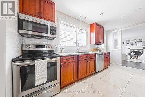 30 Alto Drive, Hamilton, ON - Indoor Photo Showing Kitchen