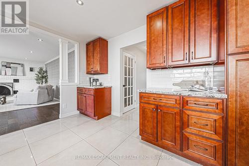 30 Alto Drive, Hamilton, ON - Indoor Photo Showing Kitchen