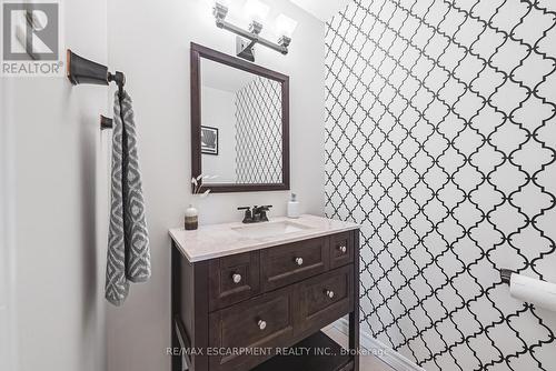 30 Alto Drive, Hamilton, ON - Indoor Photo Showing Bathroom