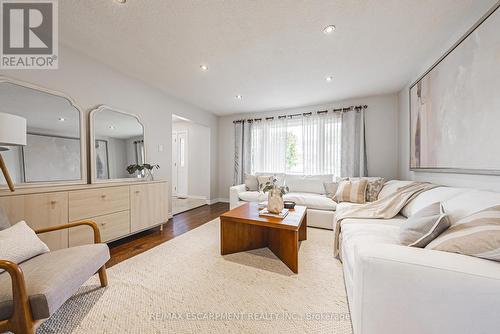 30 Alto Drive, Hamilton, ON - Indoor Photo Showing Living Room