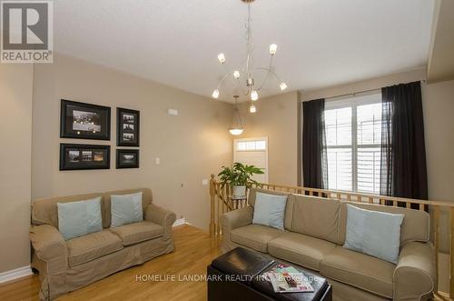 124B Finch Avenue W, Toronto, ON - Indoor Photo Showing Living Room