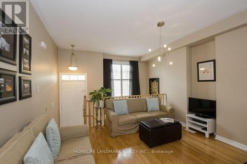 124B Finch Avenue W, Toronto, ON - Indoor Photo Showing Living Room