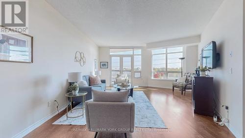 603 - 1135 Royal York Road, Toronto, ON - Indoor Photo Showing Living Room