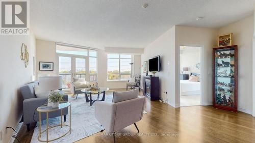 603 - 1135 Royal York Road, Toronto, ON - Indoor Photo Showing Living Room