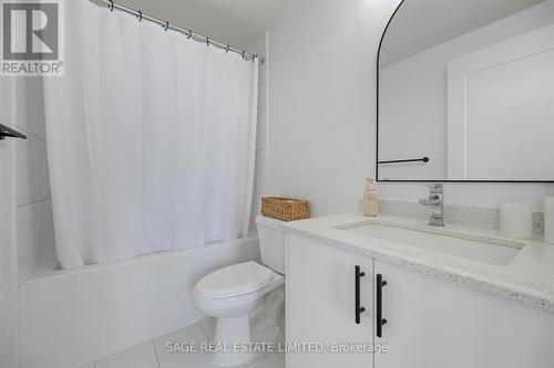 1918 - 9000 Jane Street, Vaughan, ON - Indoor Photo Showing Bathroom