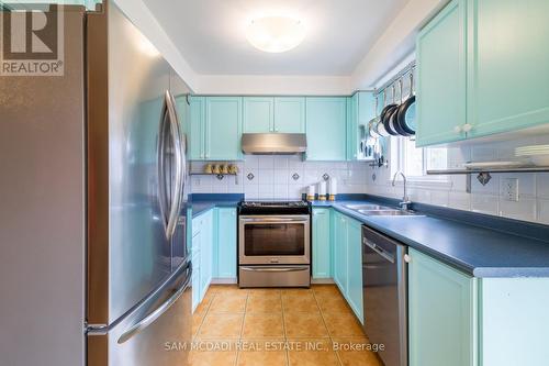 119 - 5260 Mcfarren Boulevard, Mississauga, ON - Indoor Photo Showing Kitchen With Double Sink