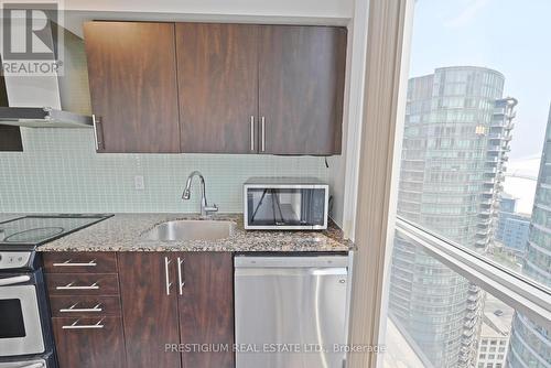 Ph05 - 352 Front Street W, Toronto, ON - Indoor Photo Showing Kitchen With Upgraded Kitchen