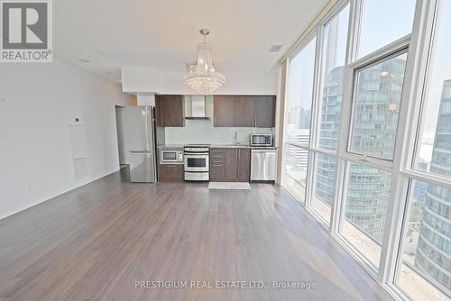 Ph05 - 352 Front Street W, Toronto, ON - Indoor Photo Showing Kitchen