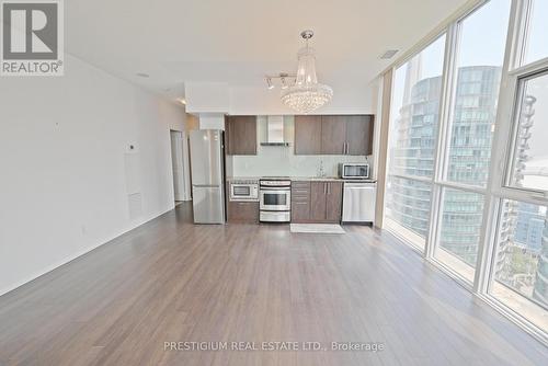 Ph05 - 352 Front Street W, Toronto, ON - Indoor Photo Showing Kitchen