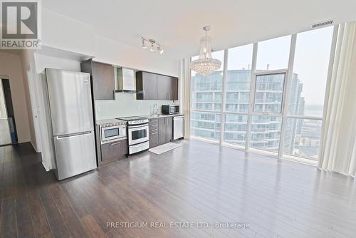 Ph05 - 352 Front Street W, Toronto, ON - Indoor Photo Showing Kitchen