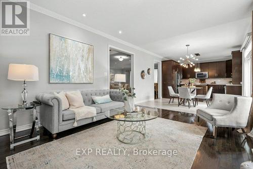 47 Steel Drive, Aurora, ON - Indoor Photo Showing Living Room