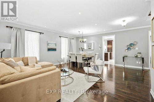 47 Steel Drive, Aurora, ON - Indoor Photo Showing Living Room