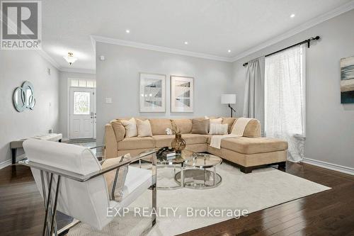 47 Steel Drive, Aurora, ON - Indoor Photo Showing Living Room