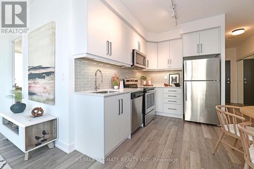 401 - 5180 Yonge Street, Toronto, ON - Indoor Photo Showing Kitchen With Upgraded Kitchen