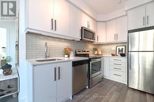 401 - 5180 Yonge Street, Toronto, ON - Indoor Photo Showing Kitchen With Upgraded Kitchen