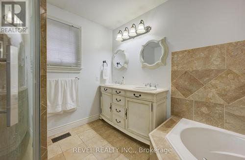 40 - 255 Mount Albion Road, Hamilton, ON - Indoor Photo Showing Bathroom