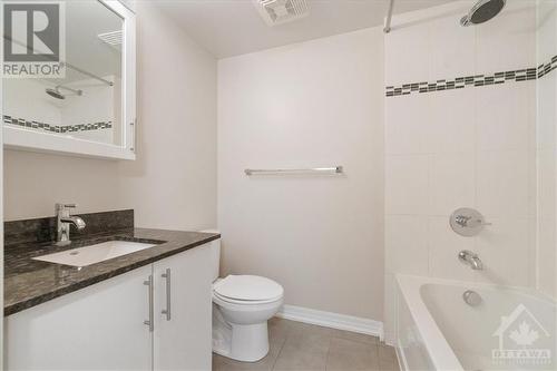 195 Besserer Street Unit#1806, Ottawa, ON - Indoor Photo Showing Bathroom