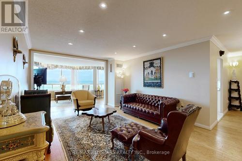 1506 - 610 Bullock Drive, Markham, ON - Indoor Photo Showing Living Room