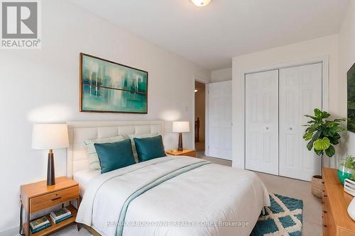 2404 Whistling Springs Crescent, Oakville, ON - Indoor Photo Showing Bedroom