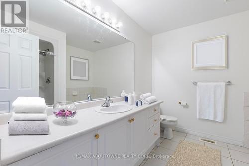 2404 Whistling Springs Crescent, Oakville, ON - Indoor Photo Showing Bathroom