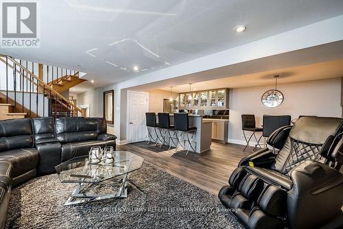 4310 Line 6, Bradford West Gwillimbury, ON - Indoor Photo Showing Living Room