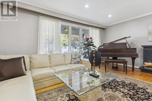 26 Boxwood Road, Toronto, ON - Indoor Photo Showing Living Room