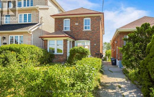 15 Corbett Avenue, Toronto, ON - Outdoor