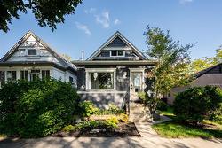 907 Strathcona Street  Winnipeg, MB R3G 3G3