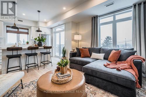 A4 - 405 Myers Road, Cambridge, ON - Indoor Photo Showing Living Room