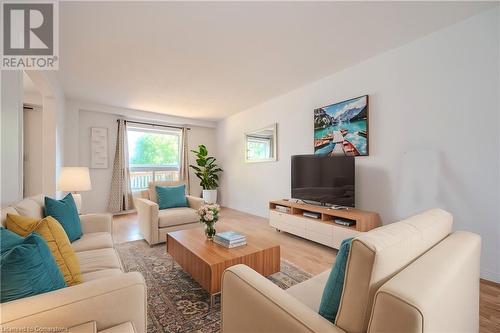 VIRTUALLY STAGED - 49 Dawn Ridge Drive, Kitchener, ON - Indoor Photo Showing Living Room