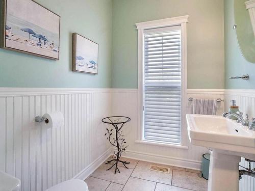 Powder room - 160 Rue Des Méandres, Saint-Jérôme, QC - Indoor Photo Showing Bathroom