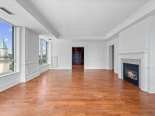 909-25 Scrivener Sq, Toronto, ON - Indoor Photo Showing Living Room With Fireplace