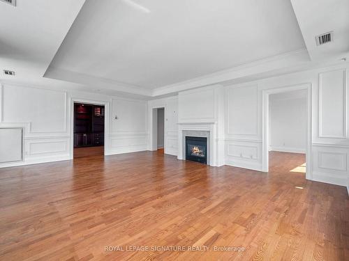 909-25 Scrivener Sq, Toronto, ON - Indoor Photo Showing Living Room With Fireplace