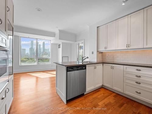 909-25 Scrivener Sq, Toronto, ON - Indoor Photo Showing Kitchen