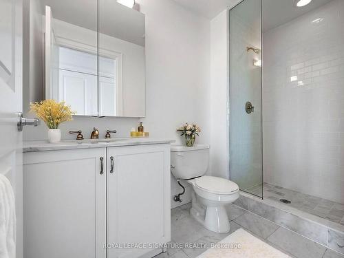 909-25 Scrivener Sq, Toronto, ON - Indoor Photo Showing Bathroom