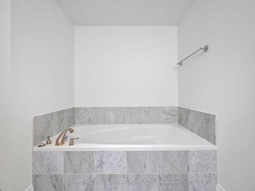 909-25 Scrivener Sq, Toronto, ON - Indoor Photo Showing Bathroom