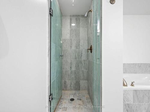 909-25 Scrivener Sq, Toronto, ON - Indoor Photo Showing Bathroom