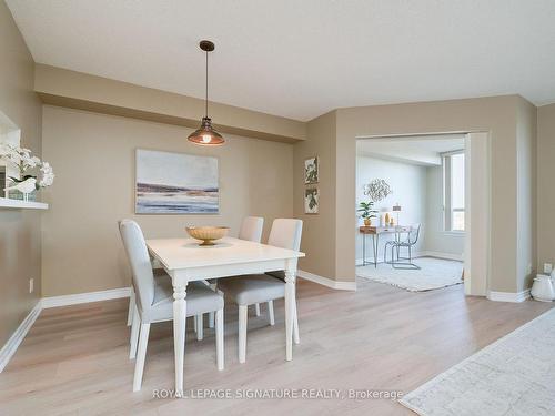 803-1700 Eglinton Ave E, Toronto, ON - Indoor Photo Showing Dining Room