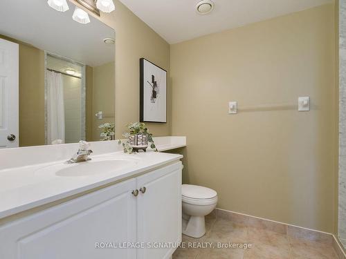 803-1700 Eglinton Ave E, Toronto, ON - Indoor Photo Showing Bathroom