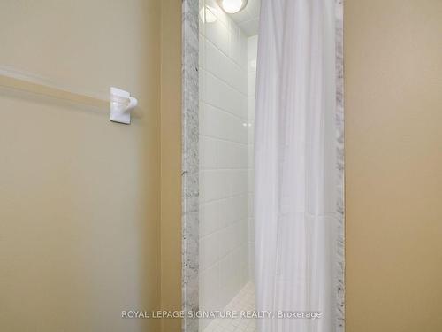 803-1700 Eglinton Ave E, Toronto, ON - Indoor Photo Showing Bathroom