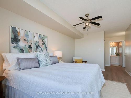 803-1700 Eglinton Ave E, Toronto, ON - Indoor Photo Showing Bedroom