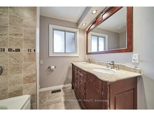 83 Sherwood Rd E, Ajax, ON - Indoor Photo Showing Bathroom