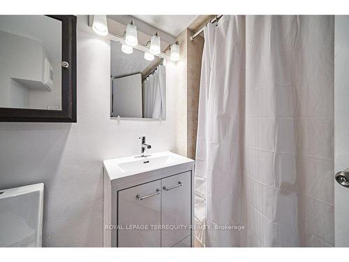 83 Sherwood Rd E, Ajax, ON - Indoor Photo Showing Bathroom