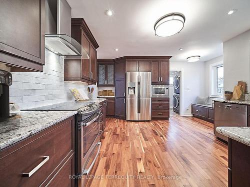 83 Sherwood Rd E, Ajax, ON - Indoor Photo Showing Kitchen With Upgraded Kitchen