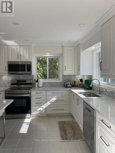 735 9Th Line, Innisfil, ON - Indoor Photo Showing Kitchen