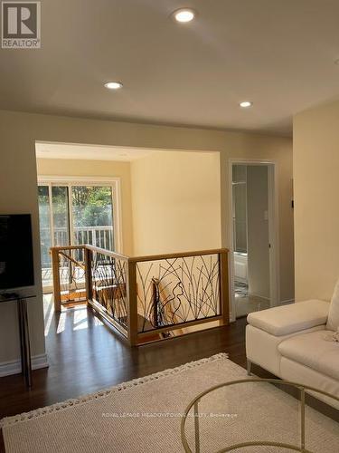 735 9Th Line, Innisfil, ON - Indoor Photo Showing Living Room