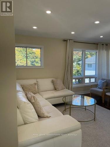 735 9Th Line, Innisfil, ON - Indoor Photo Showing Living Room