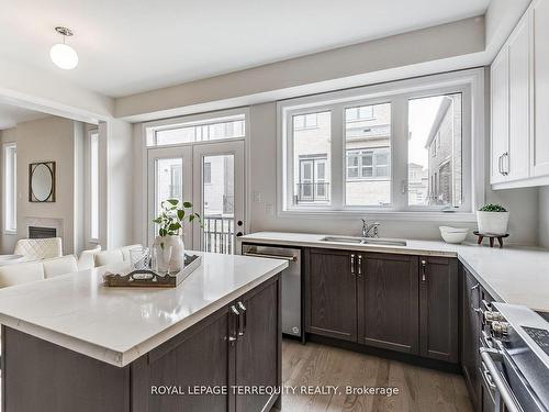 20 Sambro Lane, Whitchurch-Stouffville, ON - Indoor Photo Showing Kitchen With Double Sink